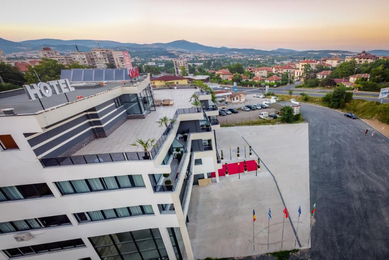 Hotel Caesar 2 Kŭrdzhali Exterior foto